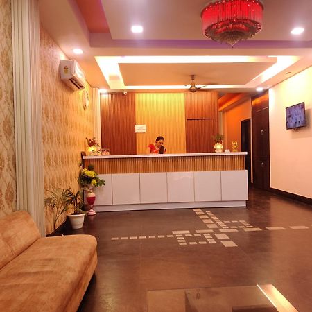 Hotel Delhi Airport Plaza Igi Airport Нью-Дели Экстерьер фото