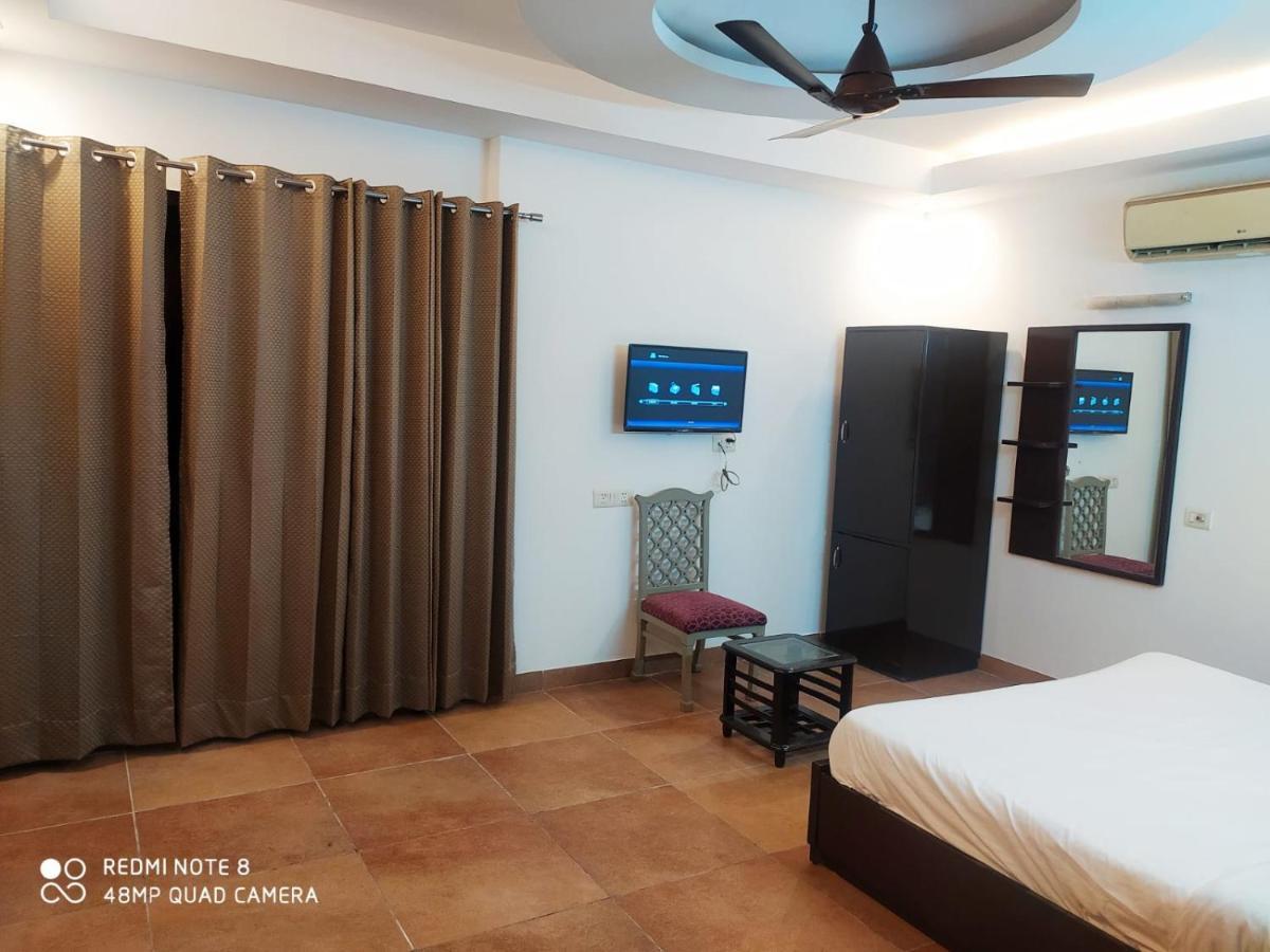 Hotel Delhi Airport Plaza Igi Airport Нью-Дели Экстерьер фото