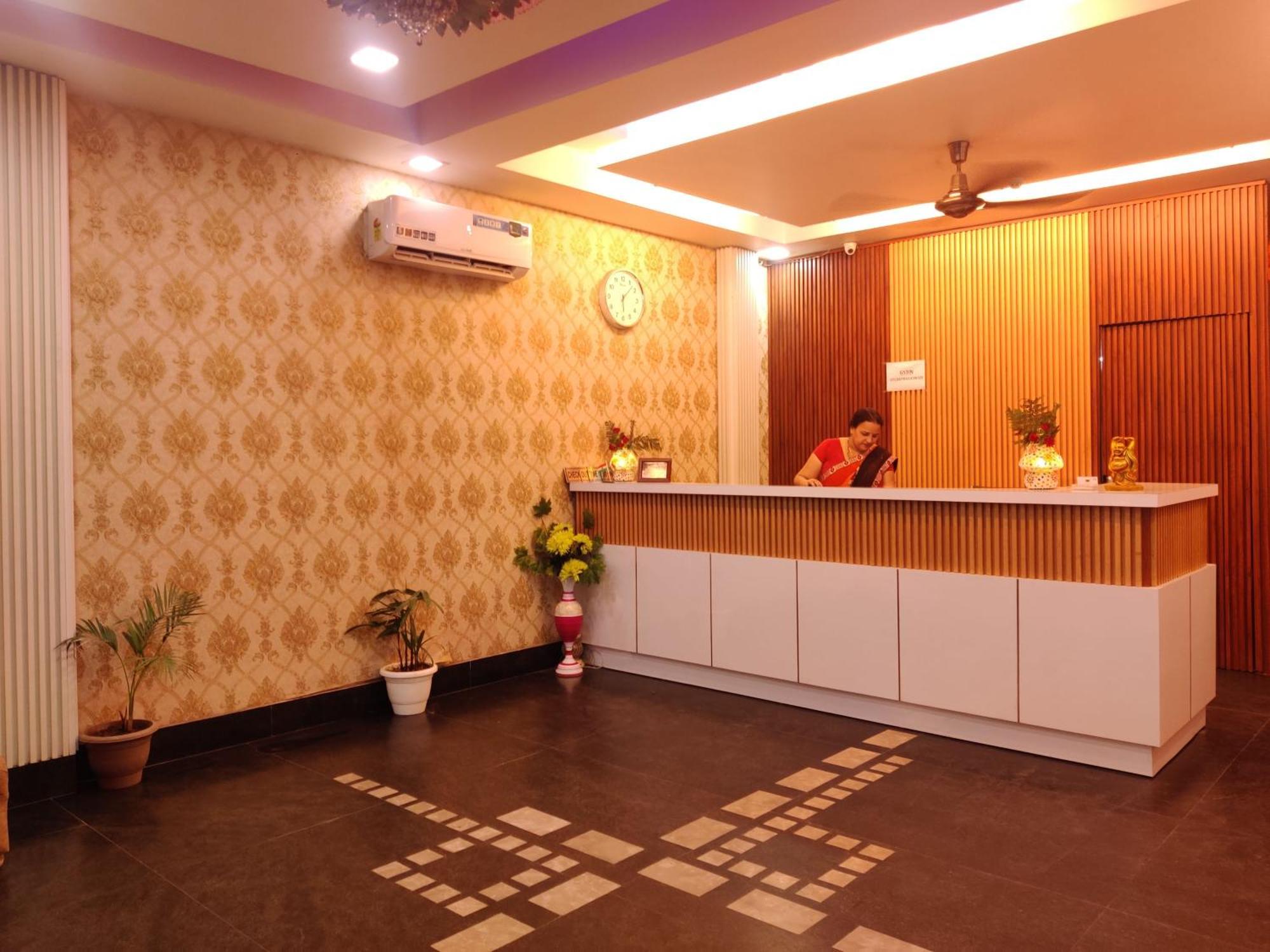 Hotel Delhi Airport Plaza Igi Airport Нью-Дели Экстерьер фото