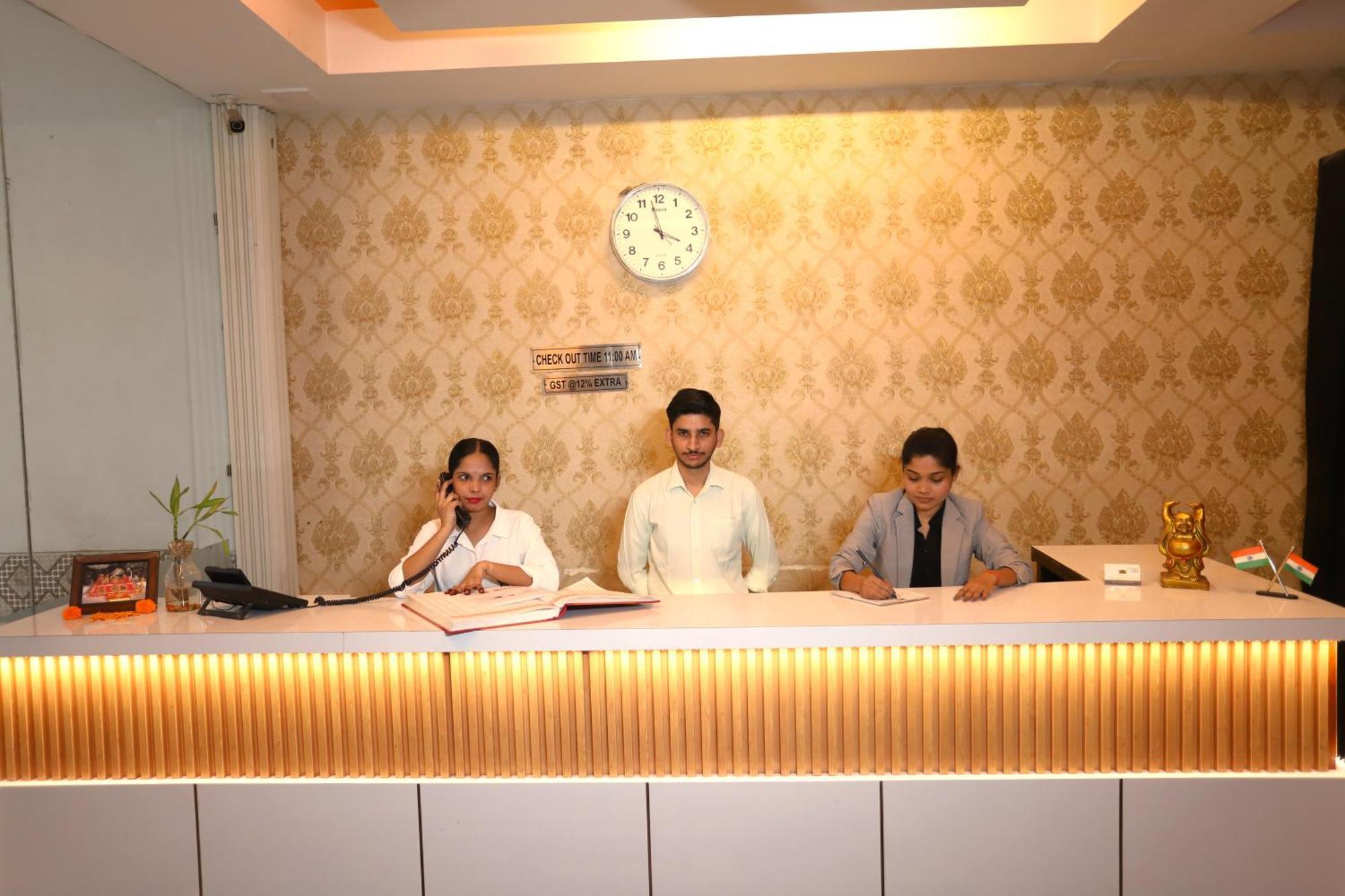 Hotel Delhi Airport Plaza Igi Airport Нью-Дели Экстерьер фото